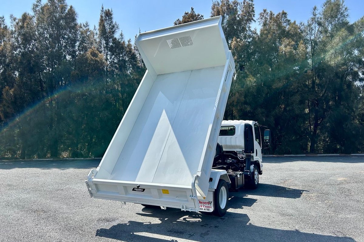 2026 Isuzu N Series NPR 45/65-175 MT D34 Tipper image 17