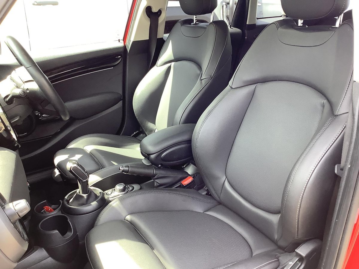2022 MINI Hatch Cooper Classic Plus F55 LCI-2 image 20
