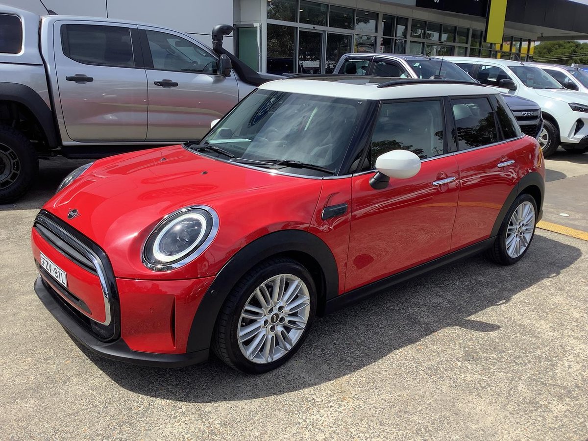 2022 MINI Hatch Cooper Classic Plus F56 LCI-2 image 3