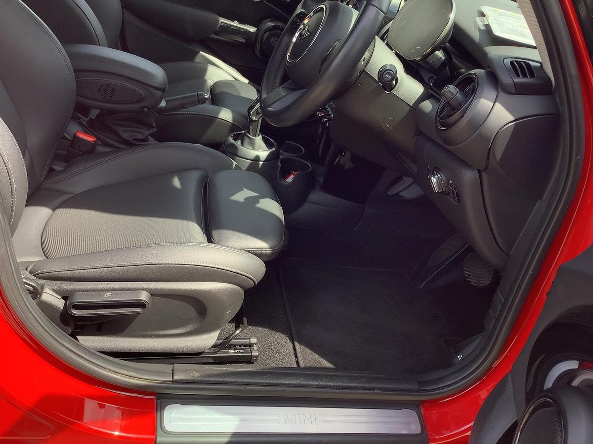2022 MINI Hatch Cooper Classic Plus F55 LCI-2 image 23