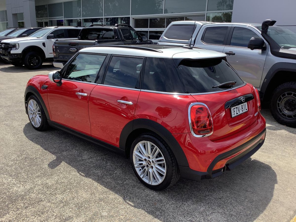 2022 MINI Hatch Cooper Classic Plus F56 LCI-2 image 5