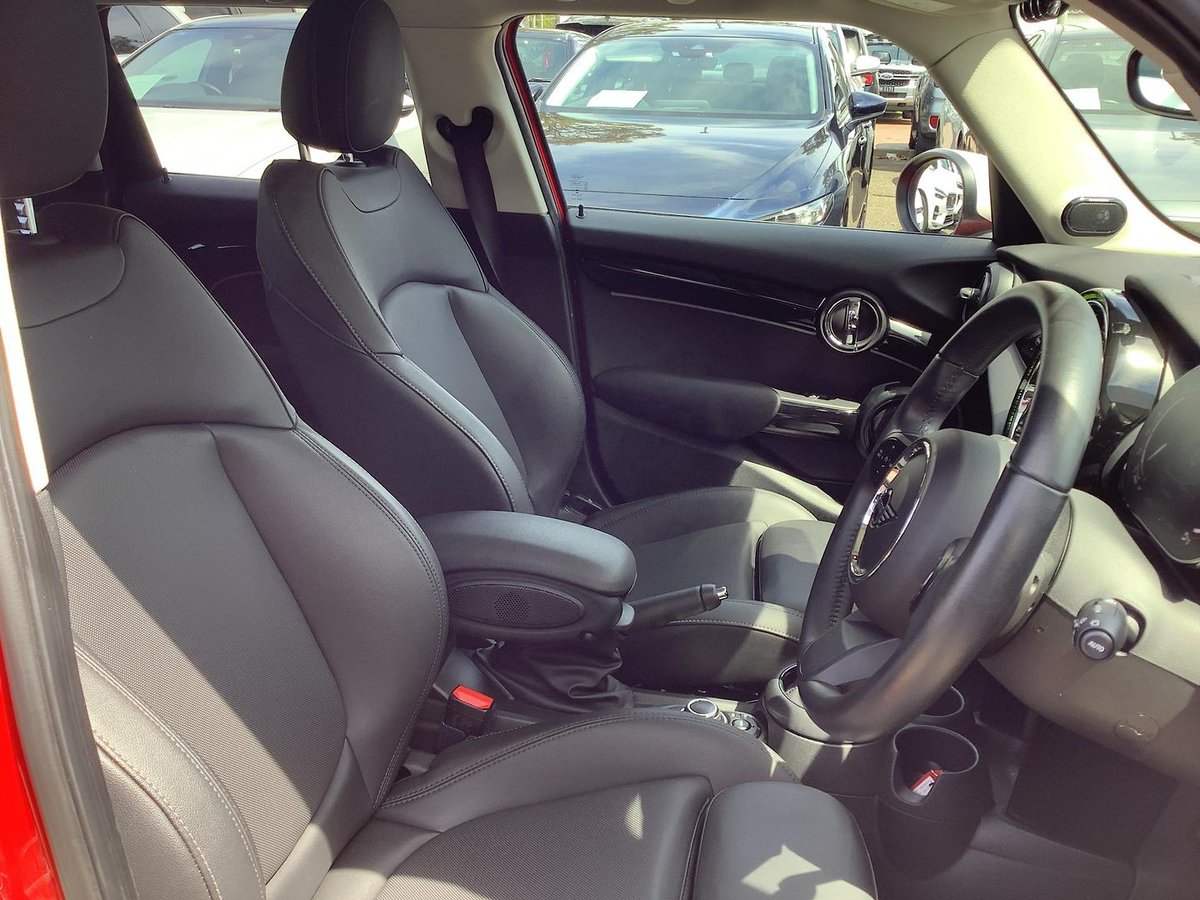 2022 MINI Hatch Cooper Classic Plus F55 LCI-2 image 24