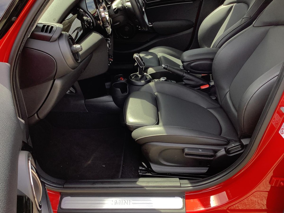 2022 MINI Hatch Cooper Classic Plus F55 LCI-2 image 19