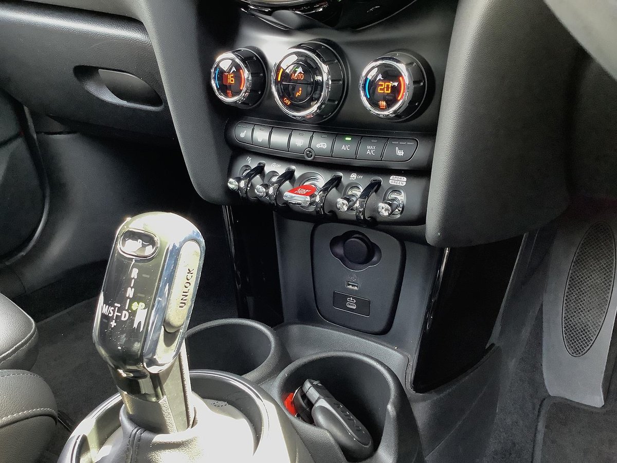 2022 MINI Hatch Cooper Classic Plus F56 LCI-2 image 33