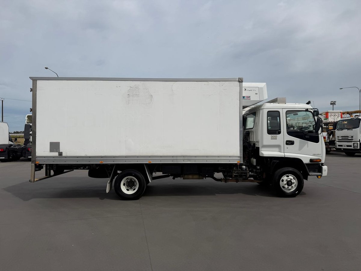 2007 Isuzu F Series FRR 500 image 10