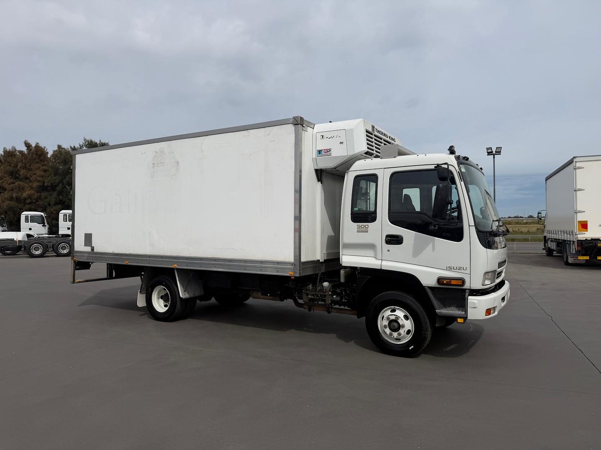 2007 Isuzu F Series FRR 500 image 11