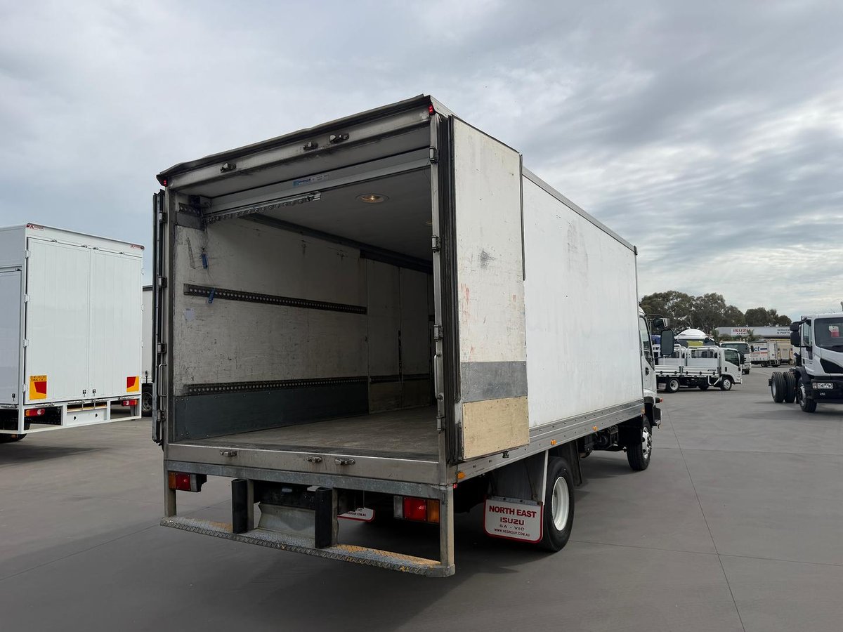 2007 Isuzu F Series FRR 500 image 13