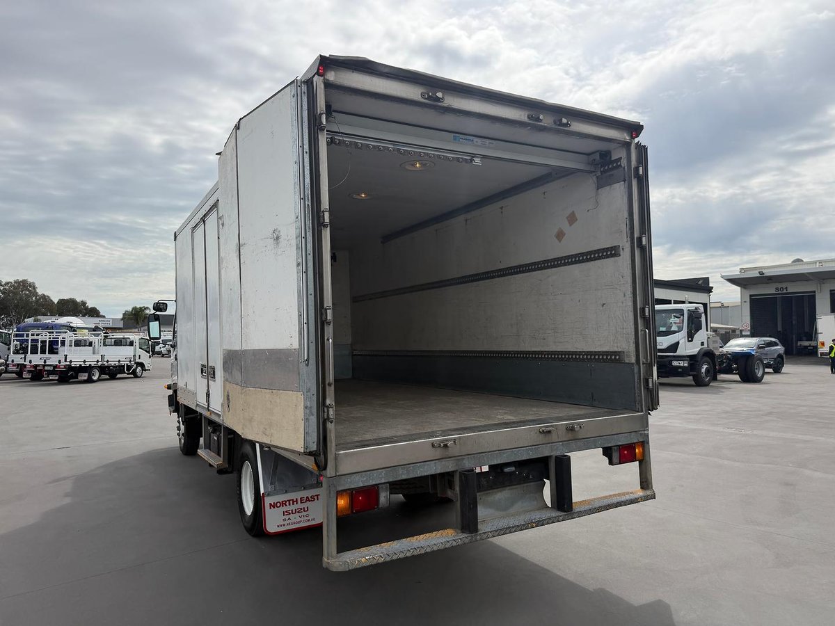 2007 Isuzu F Series FRR 500 image 15
