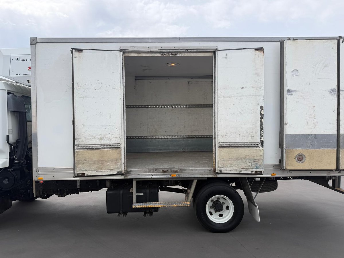 2007 Isuzu F Series FRR 500 image 16