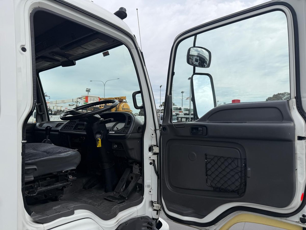 2007 Isuzu F Series FRR 500 image 20