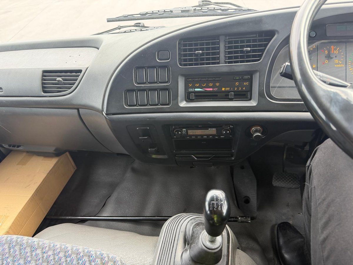 2007 Isuzu F Series FRR 500 image 27