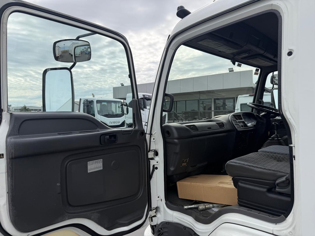 2007 Isuzu F Series FRR 500 image 29