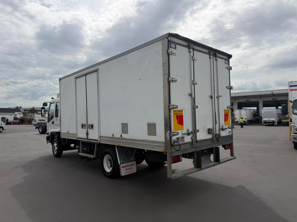 2007 Isuzu F Series FRR 500 image 5