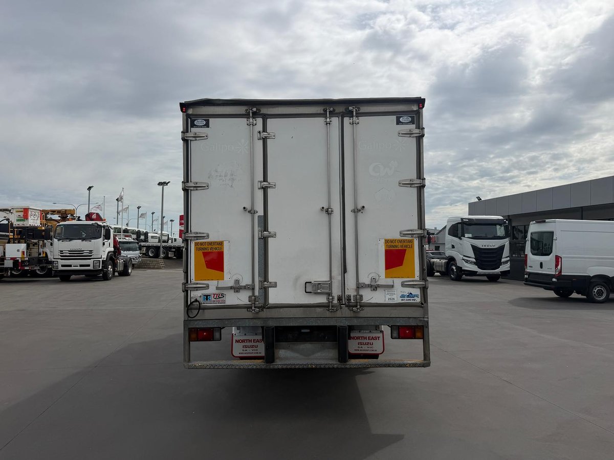 2007 Isuzu F Series FRR 500 image 6