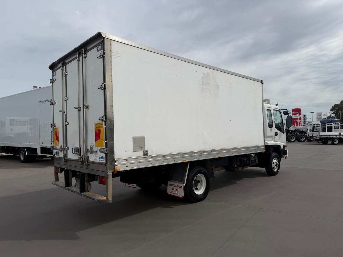 2007 Isuzu F Series FRR 500 image 9