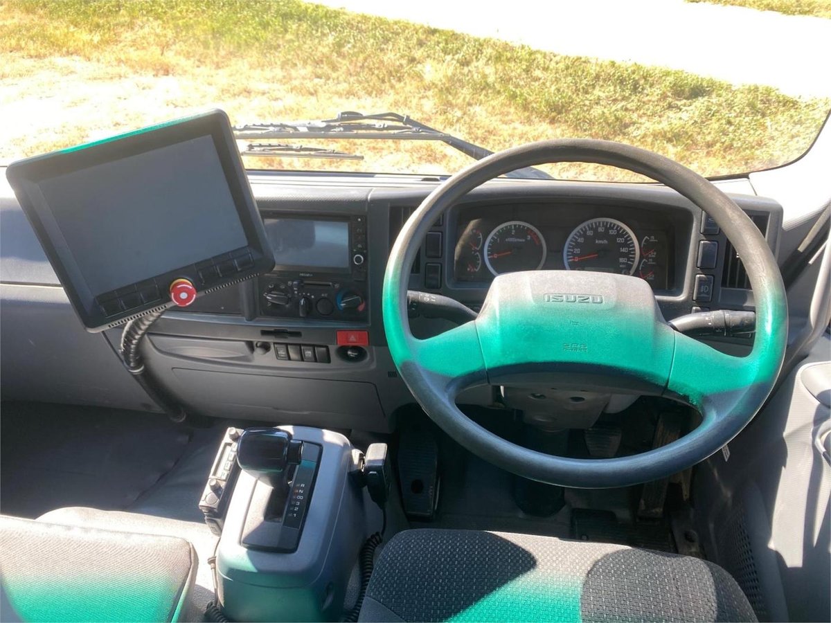 2016 Isuzu Frr image 17