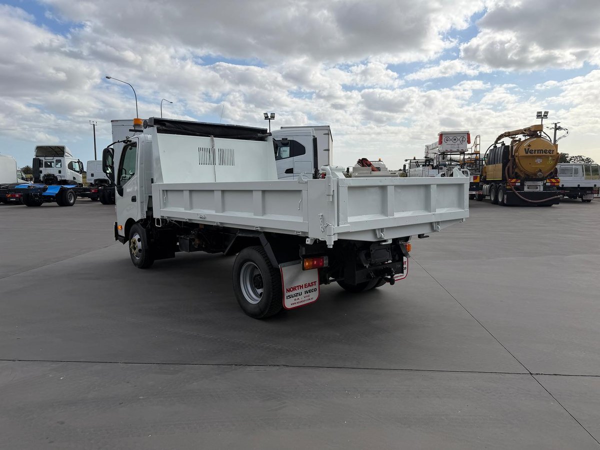 2015 Hino 300 Series 717 Medium image 13