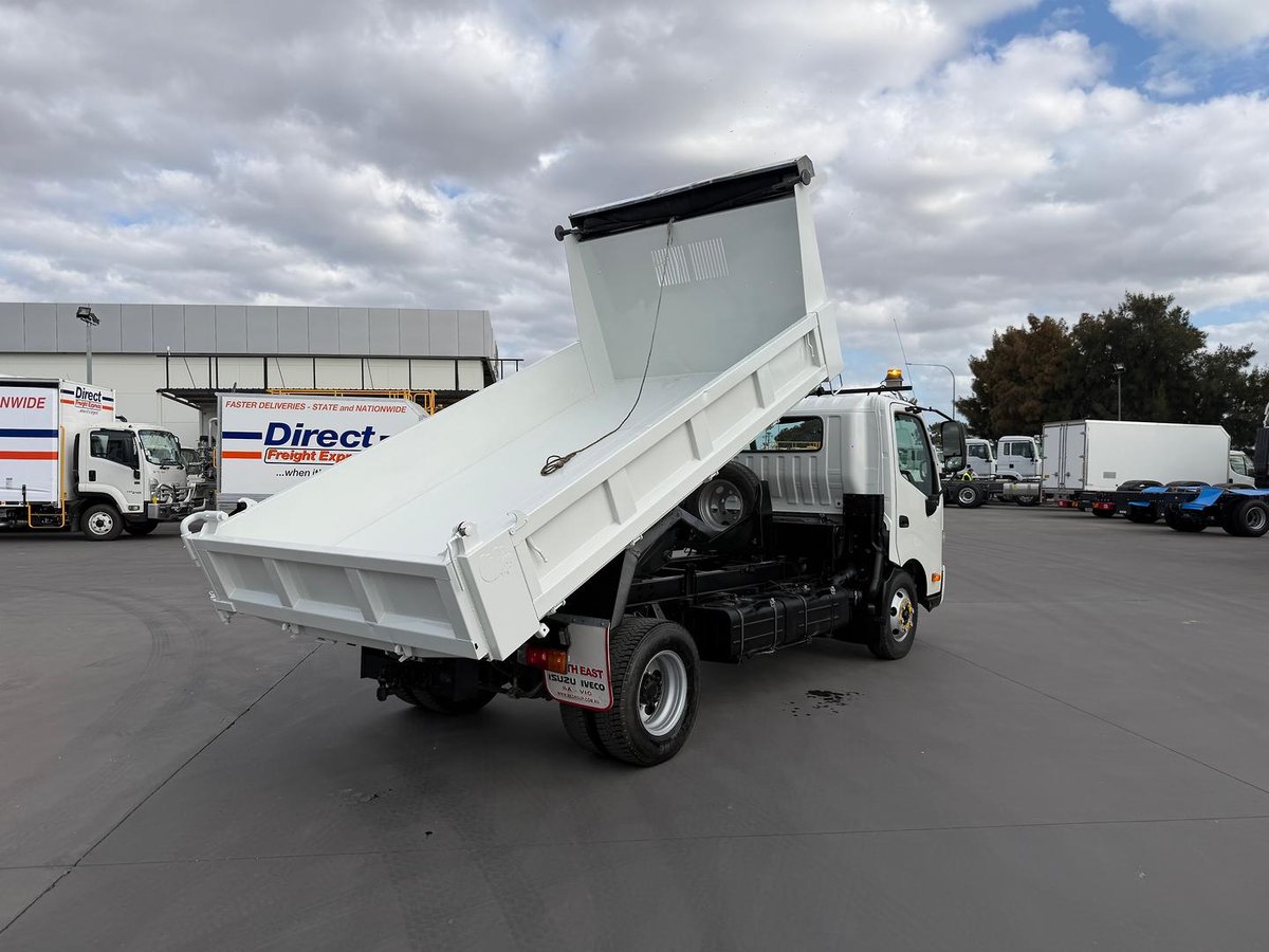 2015 Hino 300 Series 717 Medium image 3