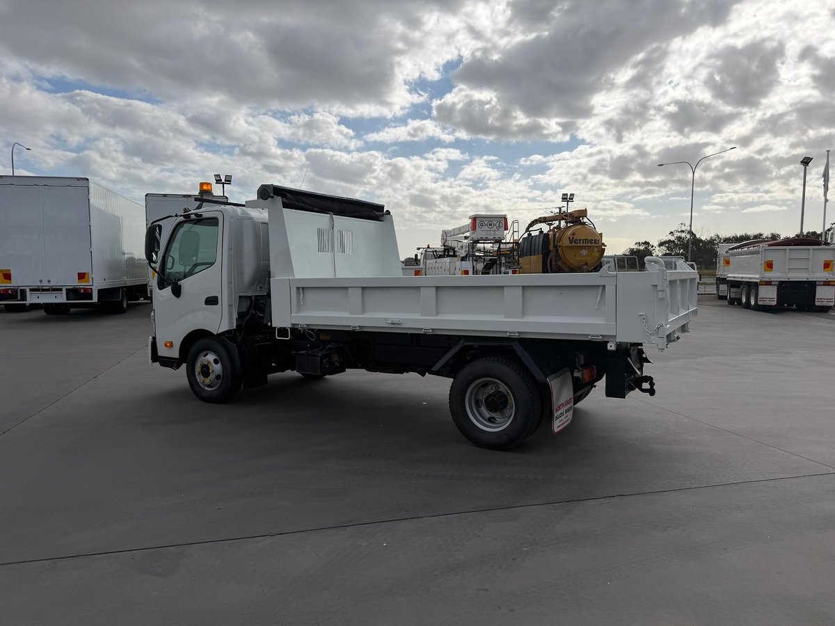 2015 Hino 300 Series 717 Medium image 12