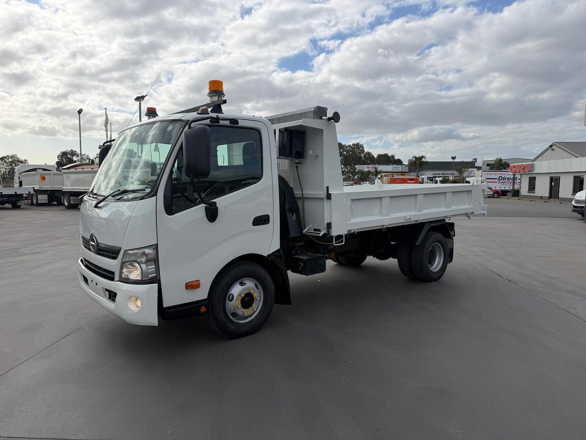2015 Hino 300 Series 717 Medium image 11