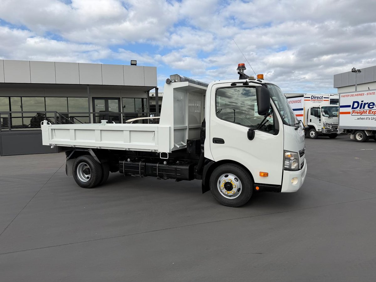 2015 Hino 300 Series 717 Medium image 19