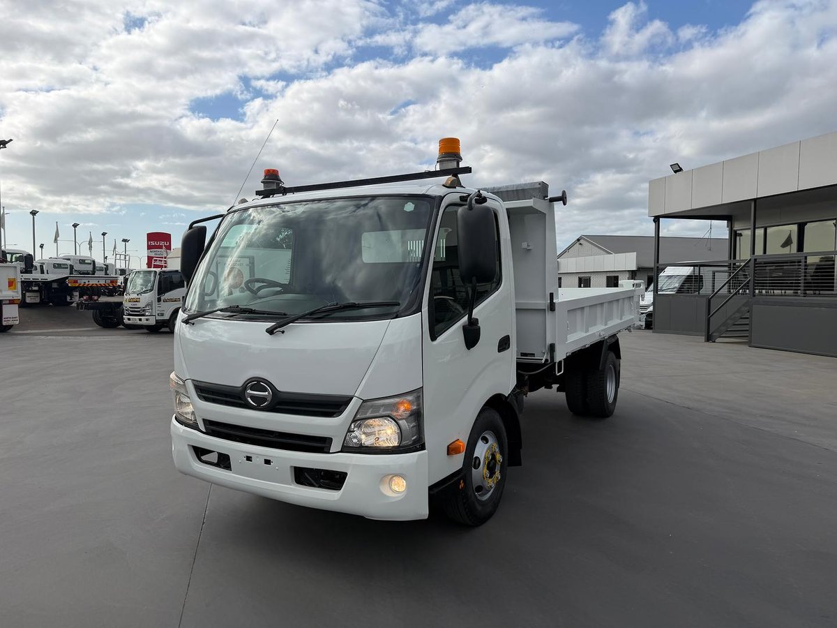 2015 Hino 300 Series 717 Medium image 10