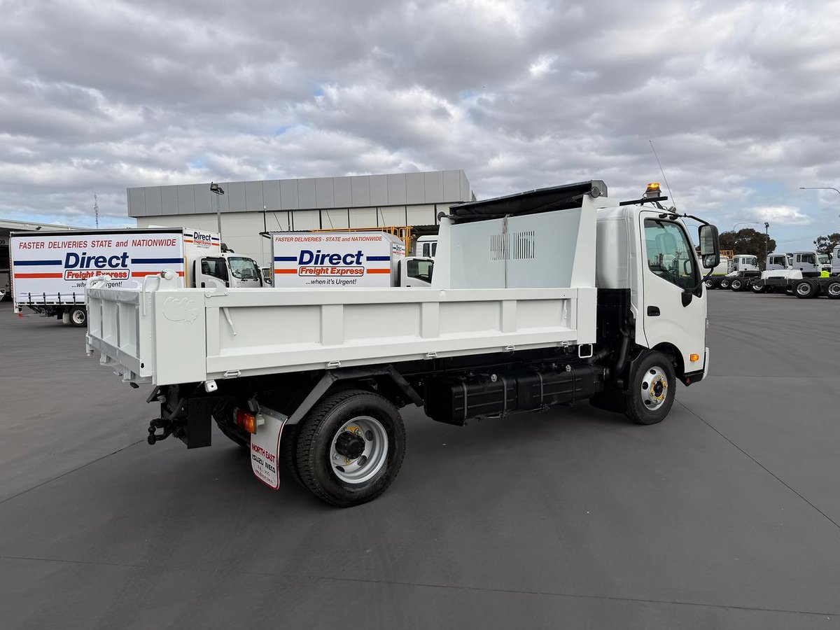 2015 Hino 300 Series 717 Medium image 17