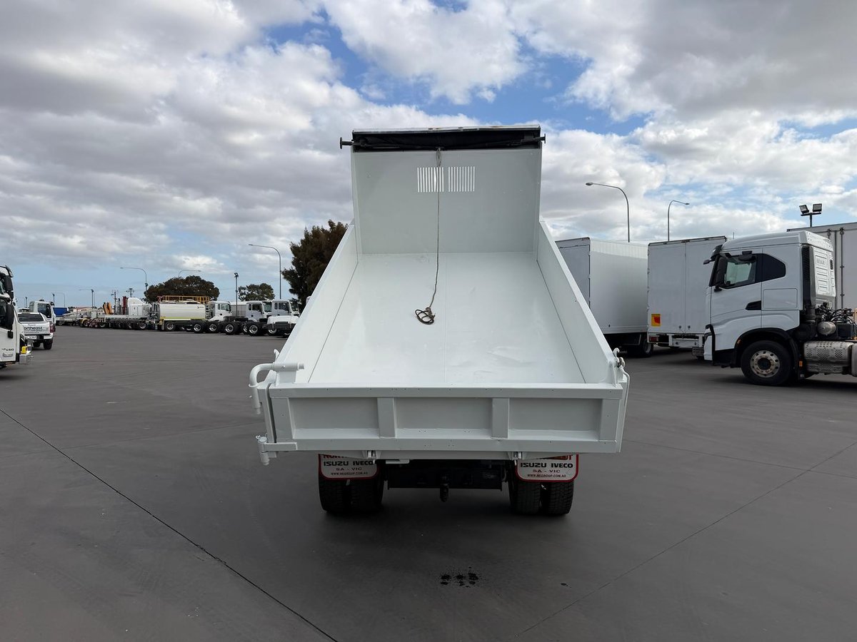2015 Hino 300 Series 717 Medium image 4