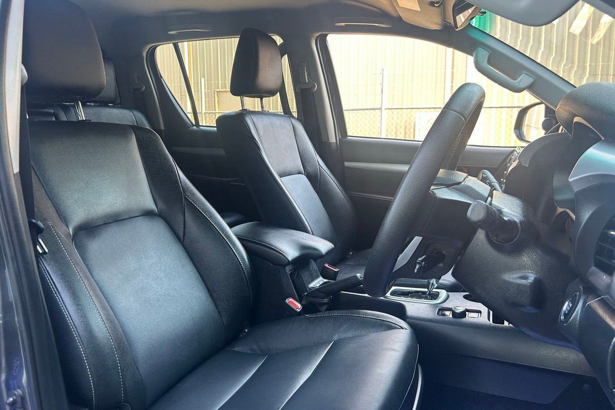 2025 Toyota Hilux SR5 48V GUN227R 4X4 Dual Range image 11