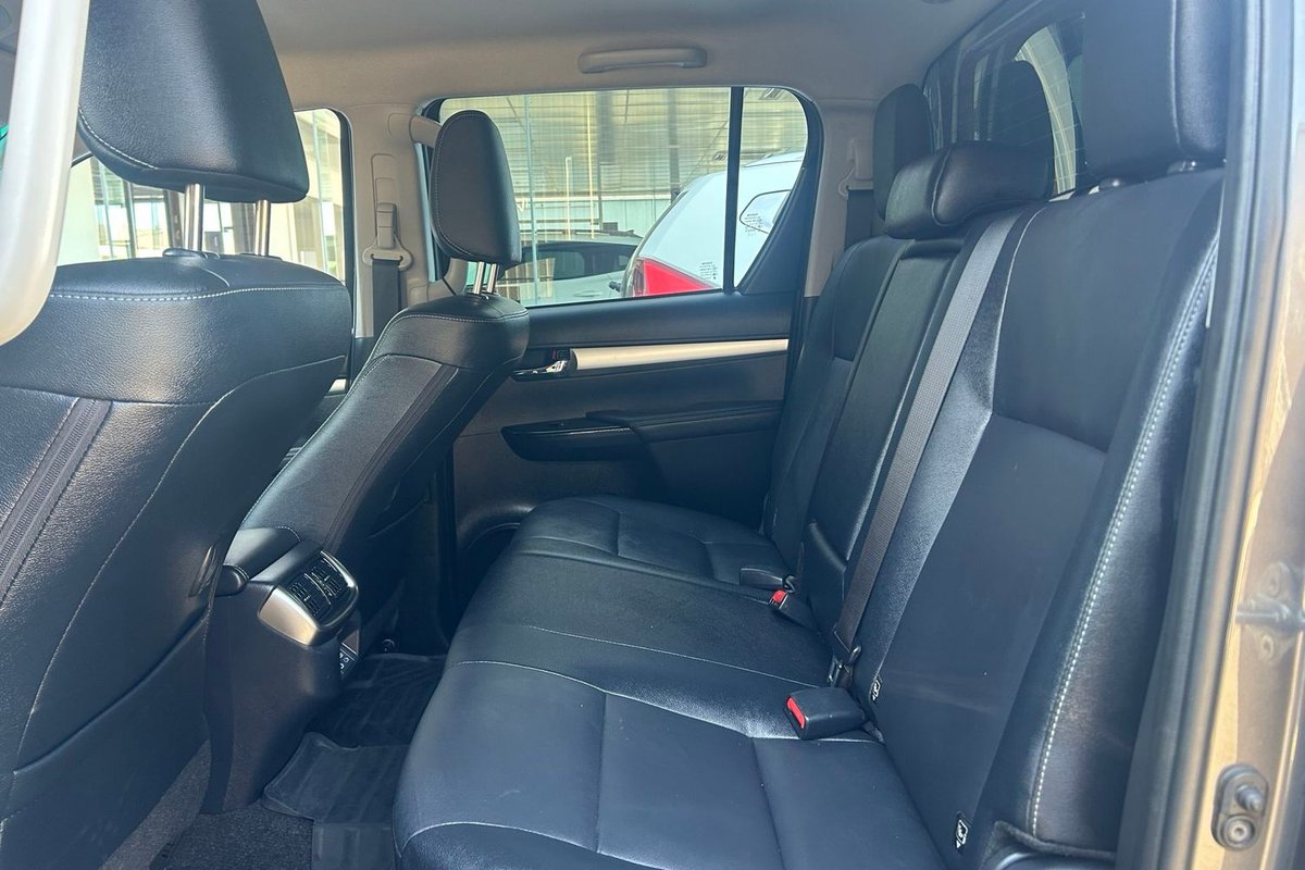 2025 Toyota Hilux SR5 48V GUN227R 4X4 Dual Range image 13