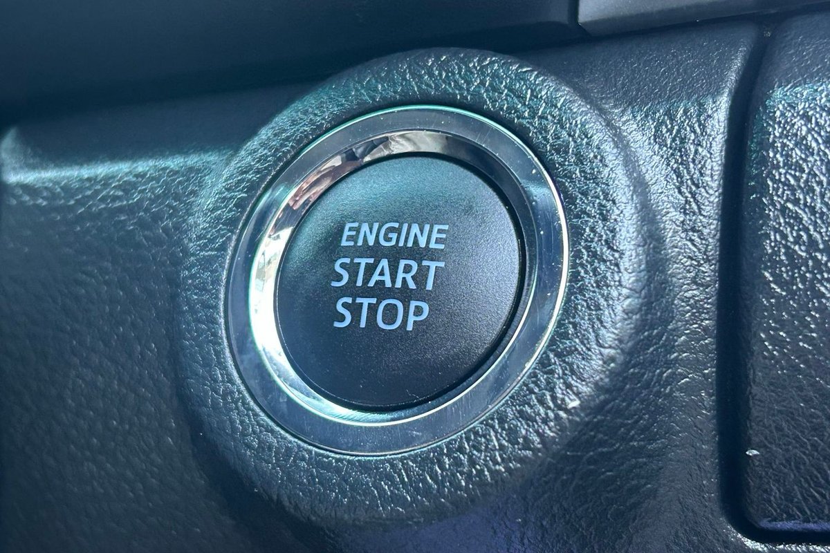 2025 Toyota Hilux SR5 48V GUN227R 4X4 Dual Range image 25