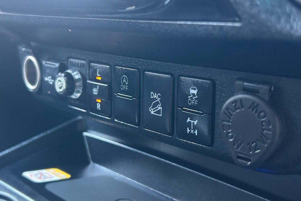 2025 Toyota Hilux SR5 48V GUN227R 4X4 Dual Range image 26