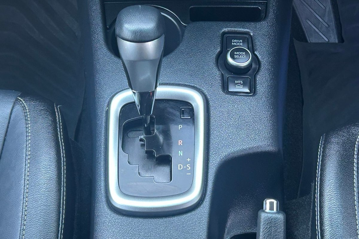 2025 Toyota Hilux SR5 48V GUN227R 4X4 Dual Range image 27