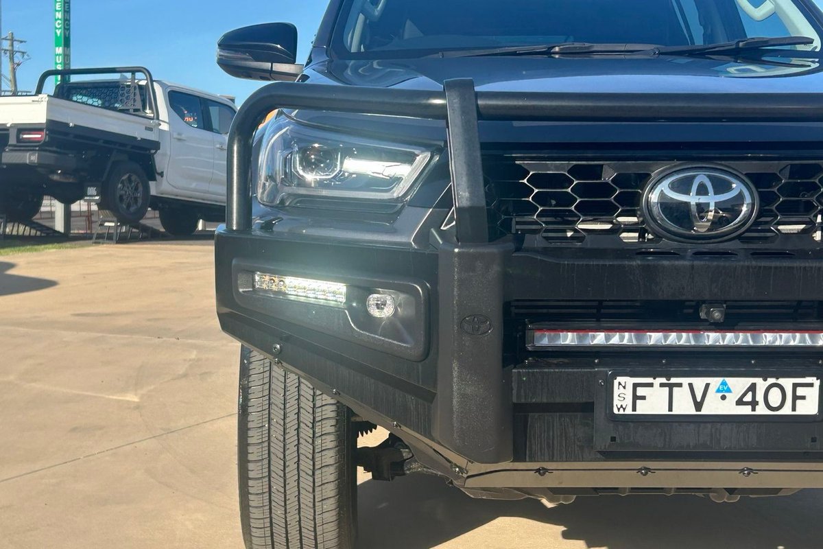 2025 Toyota Hilux SR5 48V GUN227R 4X4 Dual Range image 3