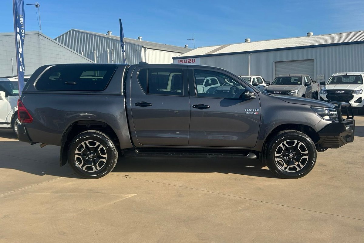 2025 Toyota Hilux SR5 48V GUN227R 4X4 Dual Range image 4
