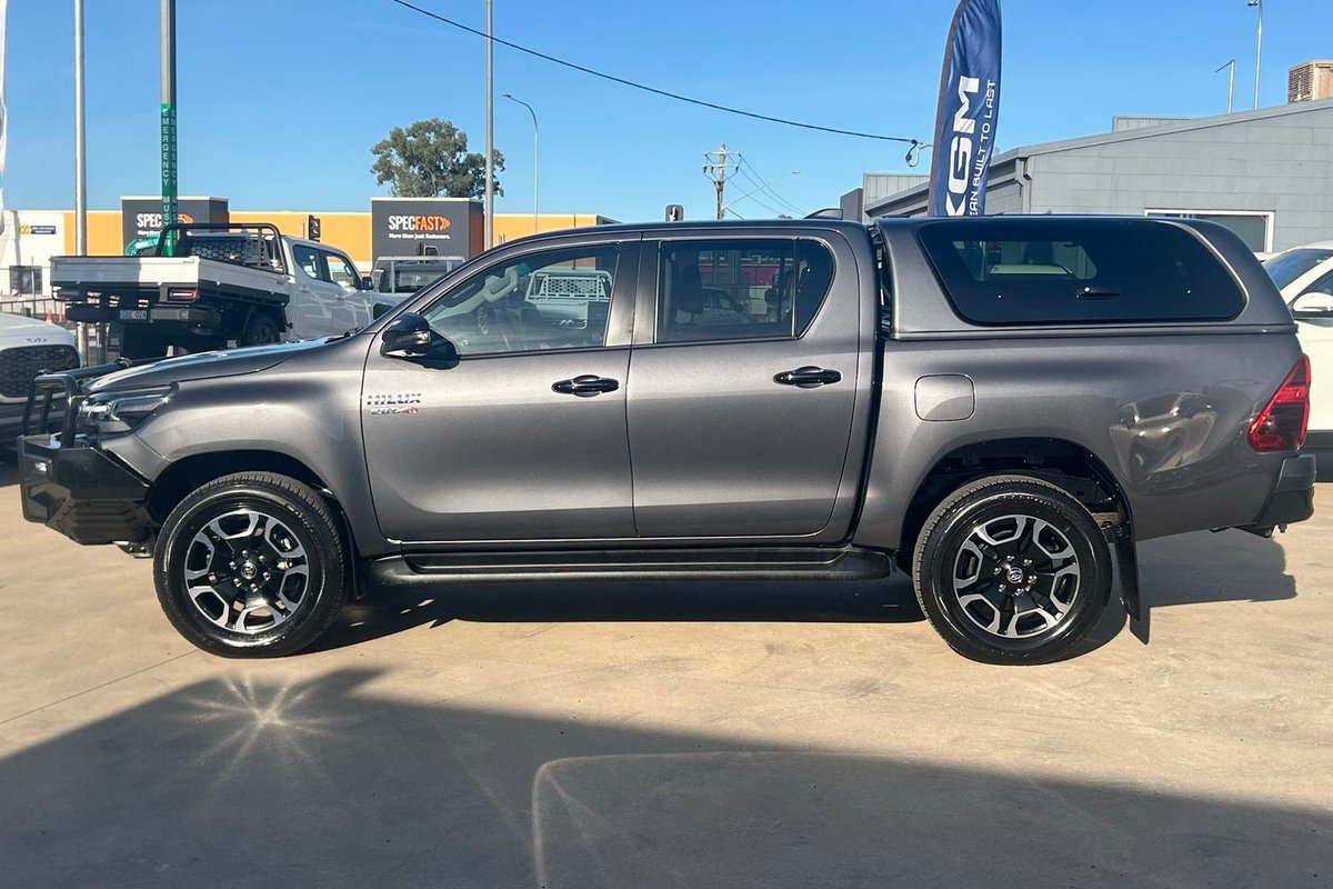 2025 Toyota Hilux SR5 48V GUN227R 4X4 Dual Range image 5