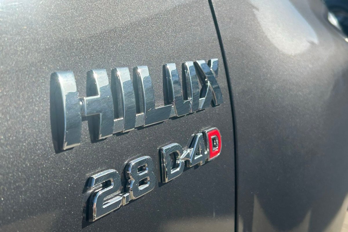 2025 Toyota Hilux SR5 48V GUN227R 4X4 Dual Range image 9