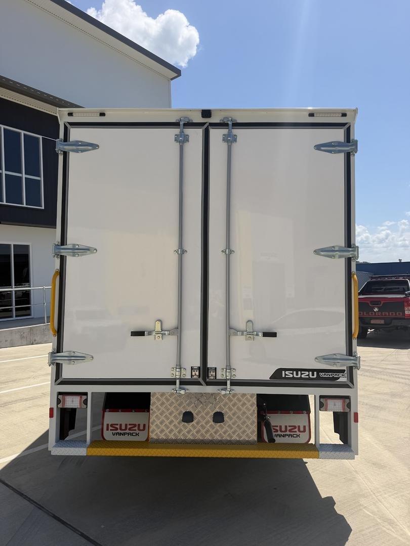 2026 Isuzu N Series NNR 45-150 DT D34 Vanpack image 10