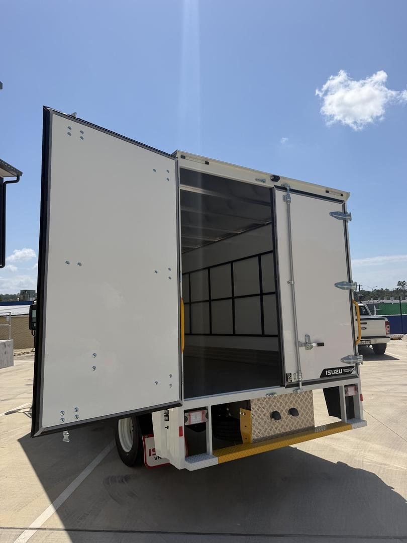 2026 Isuzu N Series NNR 45-150 DT D34 Vanpack image 12
