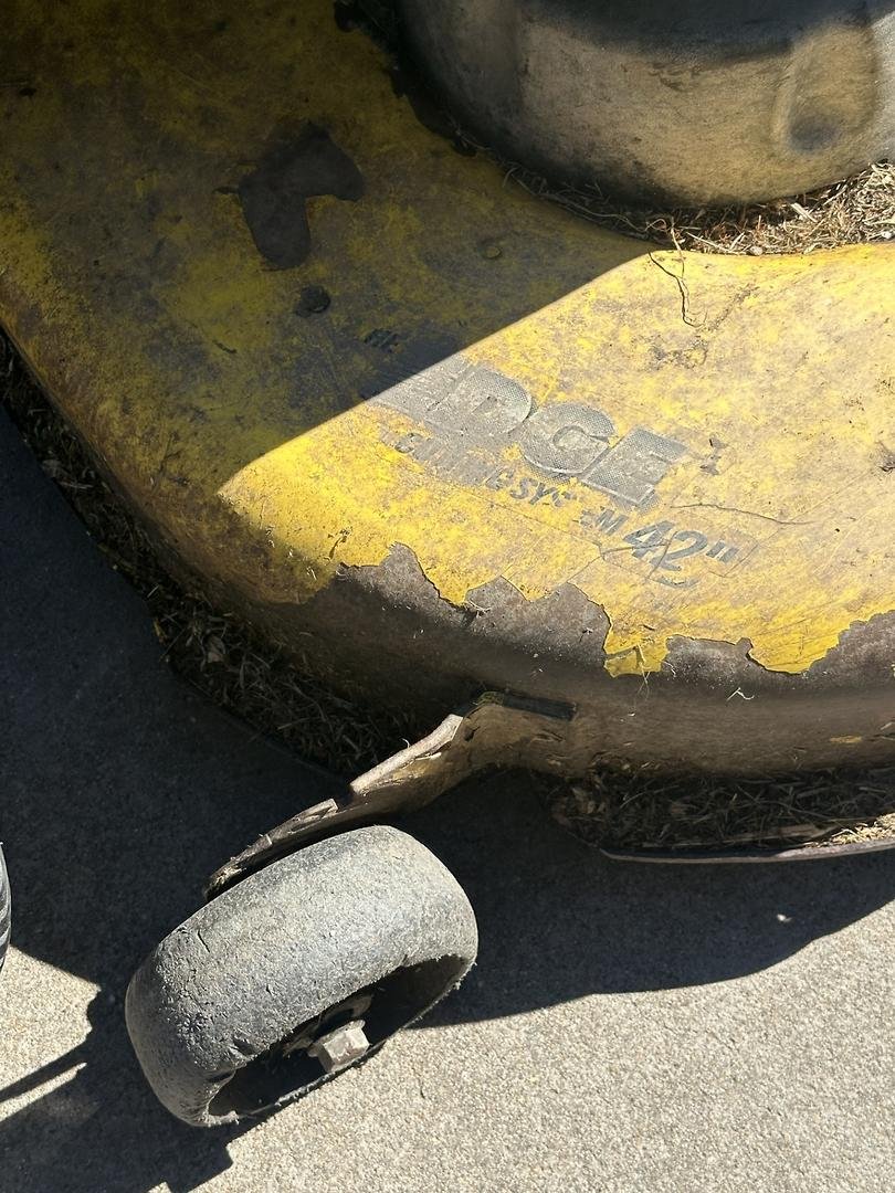 John Deere L111 image 9