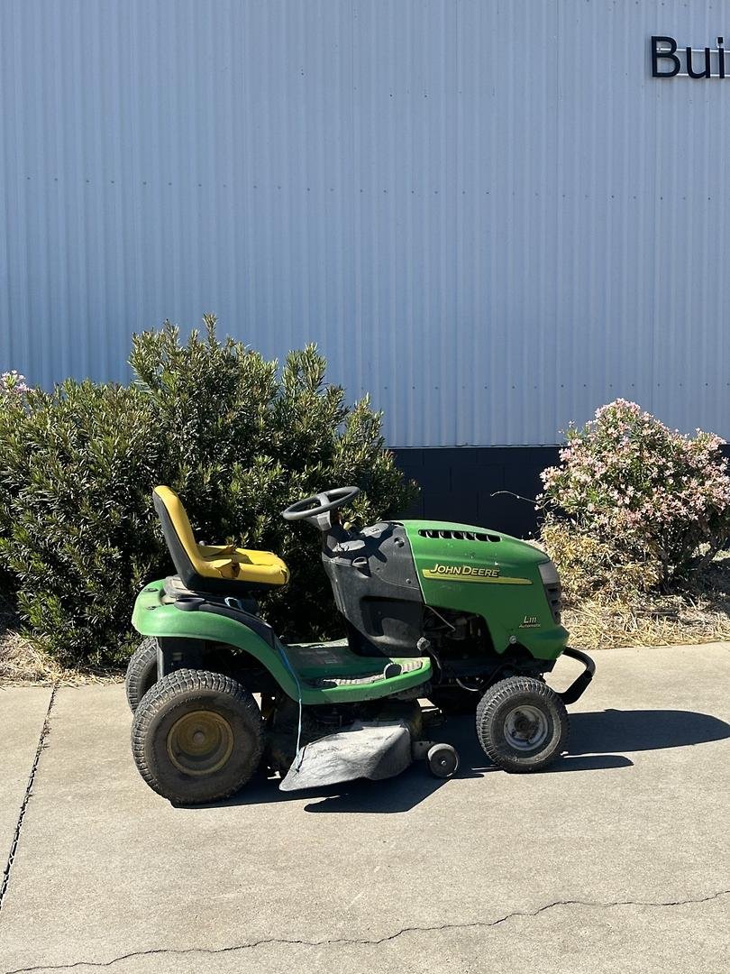 John Deere L111 image 2