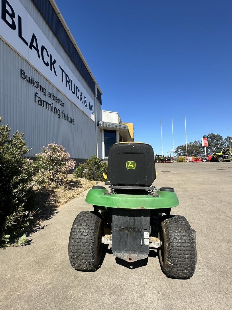 John Deere L111 image 11