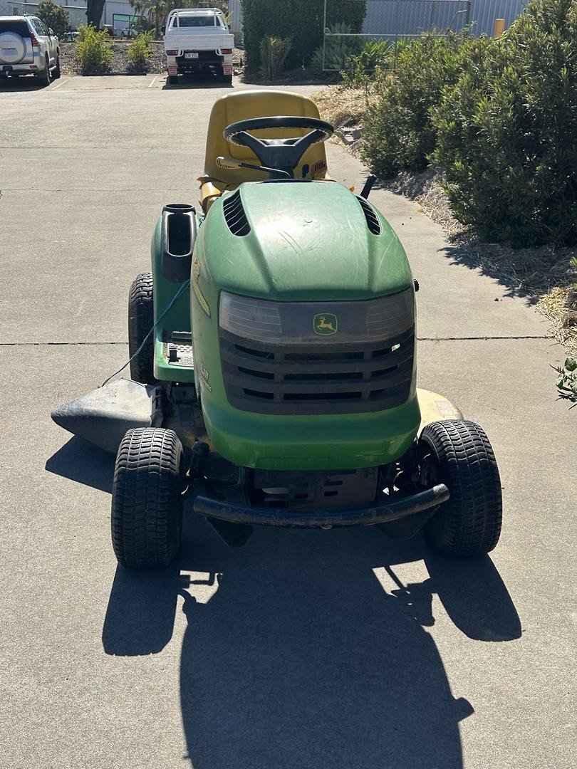 John Deere L111 image 3