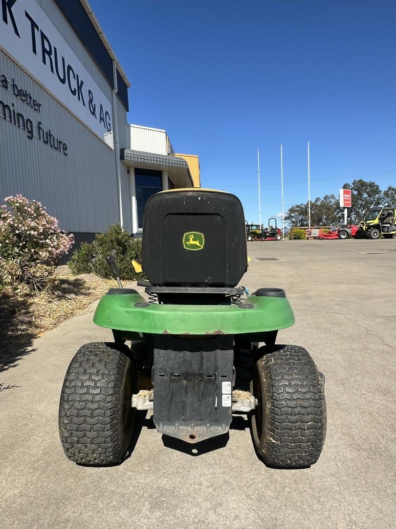 John Deere L111 image 10