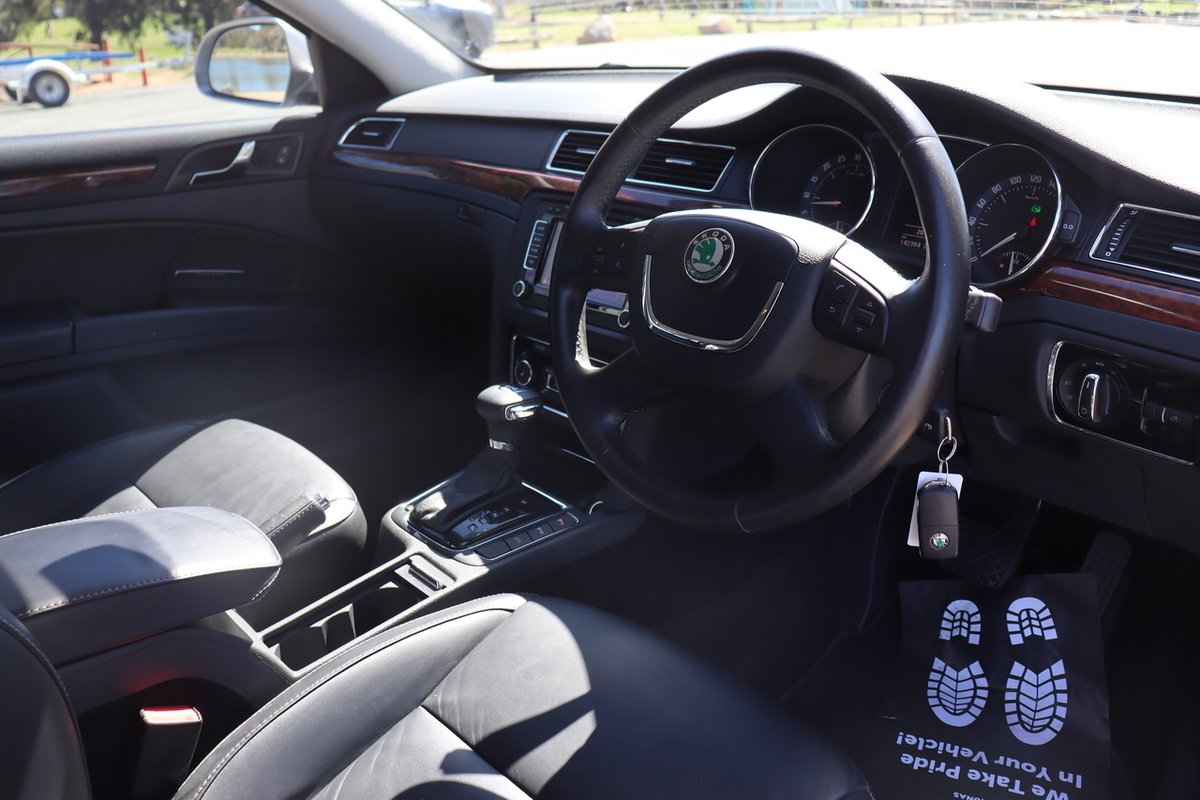 2012 SKODA Superb Elegance 125TDI 3T MY13 image 10