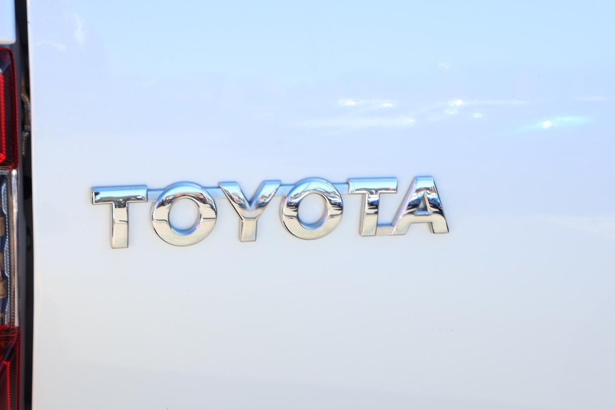 2023 Toyota Hilux Rogue GUN126R 4X4 Dual Range image 32