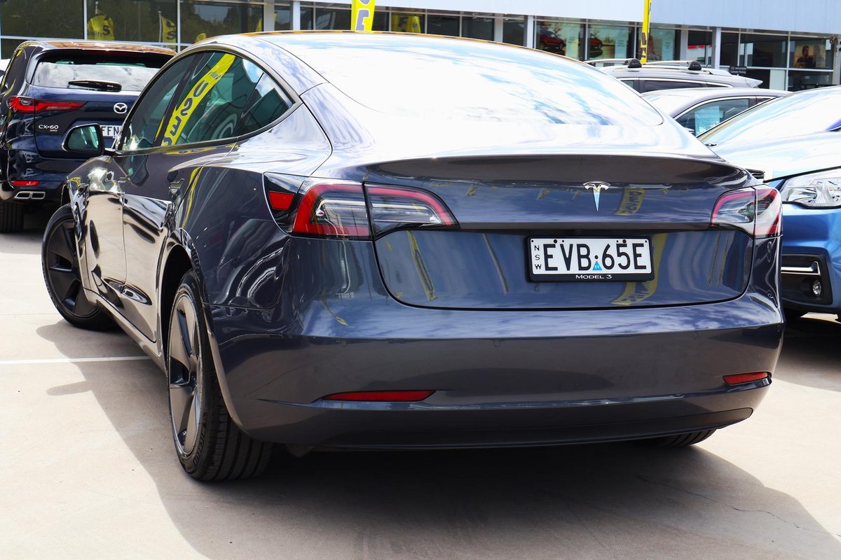 2022 Tesla Model 3 Rear-Wheel Drive image 4