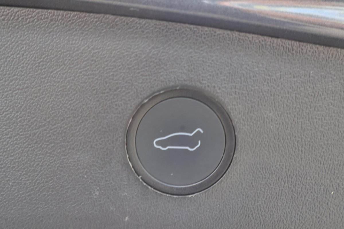 2022 Tesla Model 3 Rear-Wheel Drive image 13