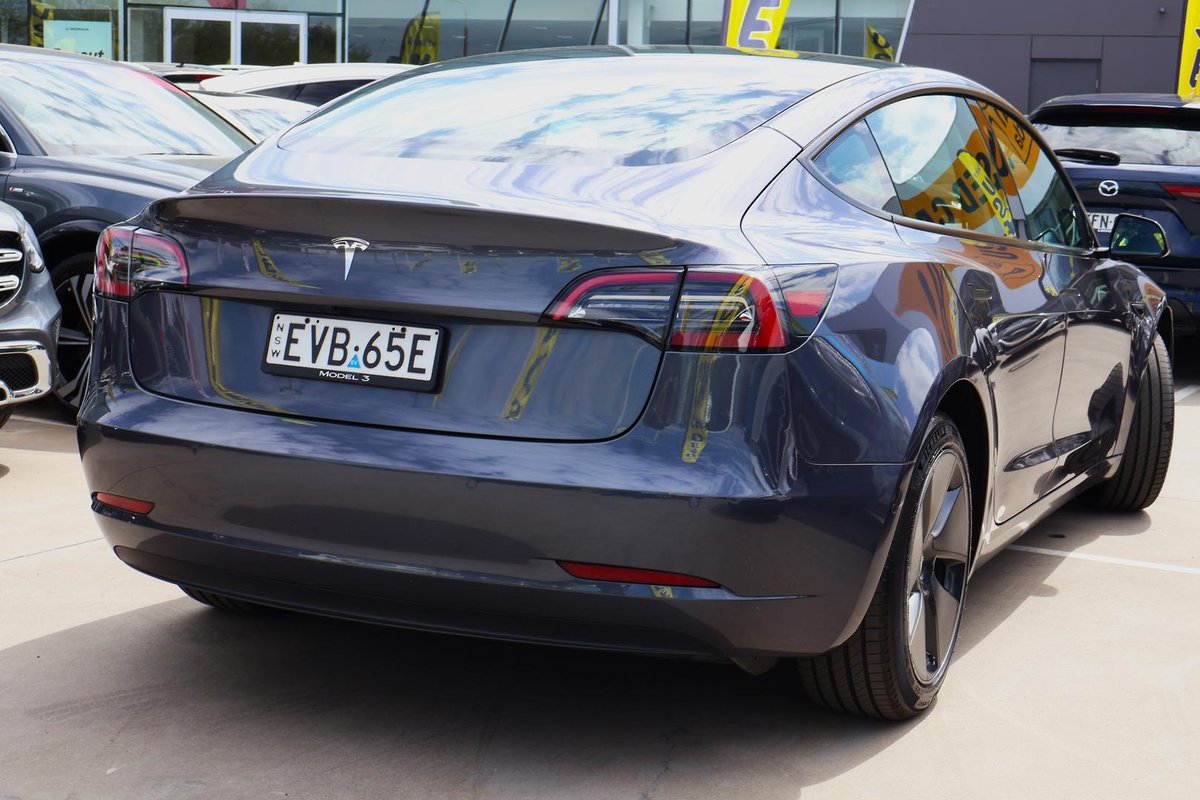 2022 Tesla Model 3 Rear-Wheel Drive image 5
