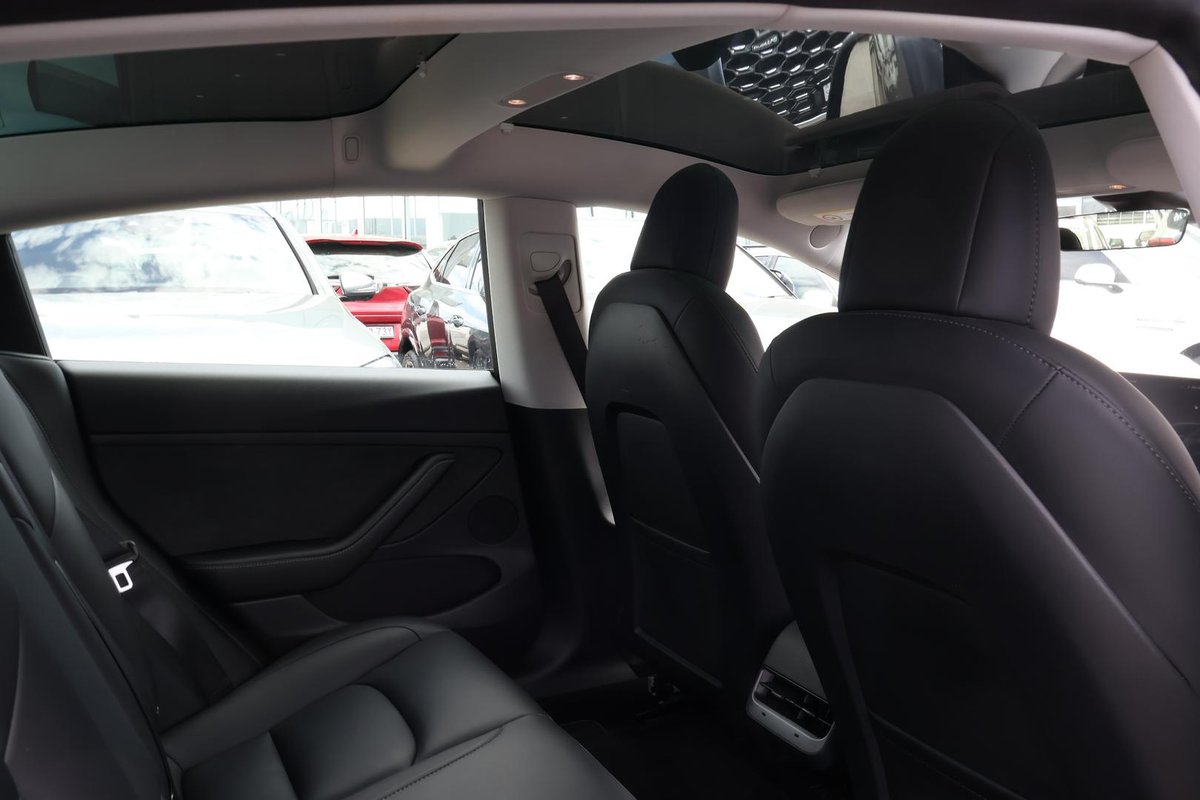 2022 Tesla Model 3 Rear-Wheel Drive image 16